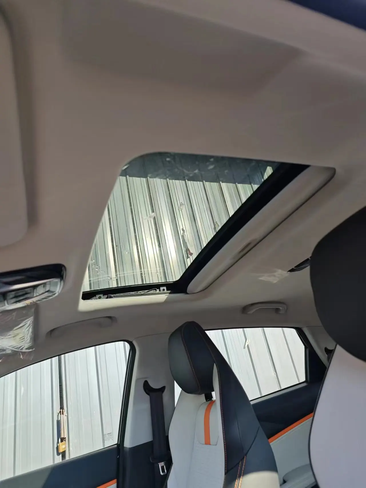 2022 SUV Stock Car with Hydraulic Steering System Left Hand Drive Fabric Seats Metal Roof Rack Good Price for Adults