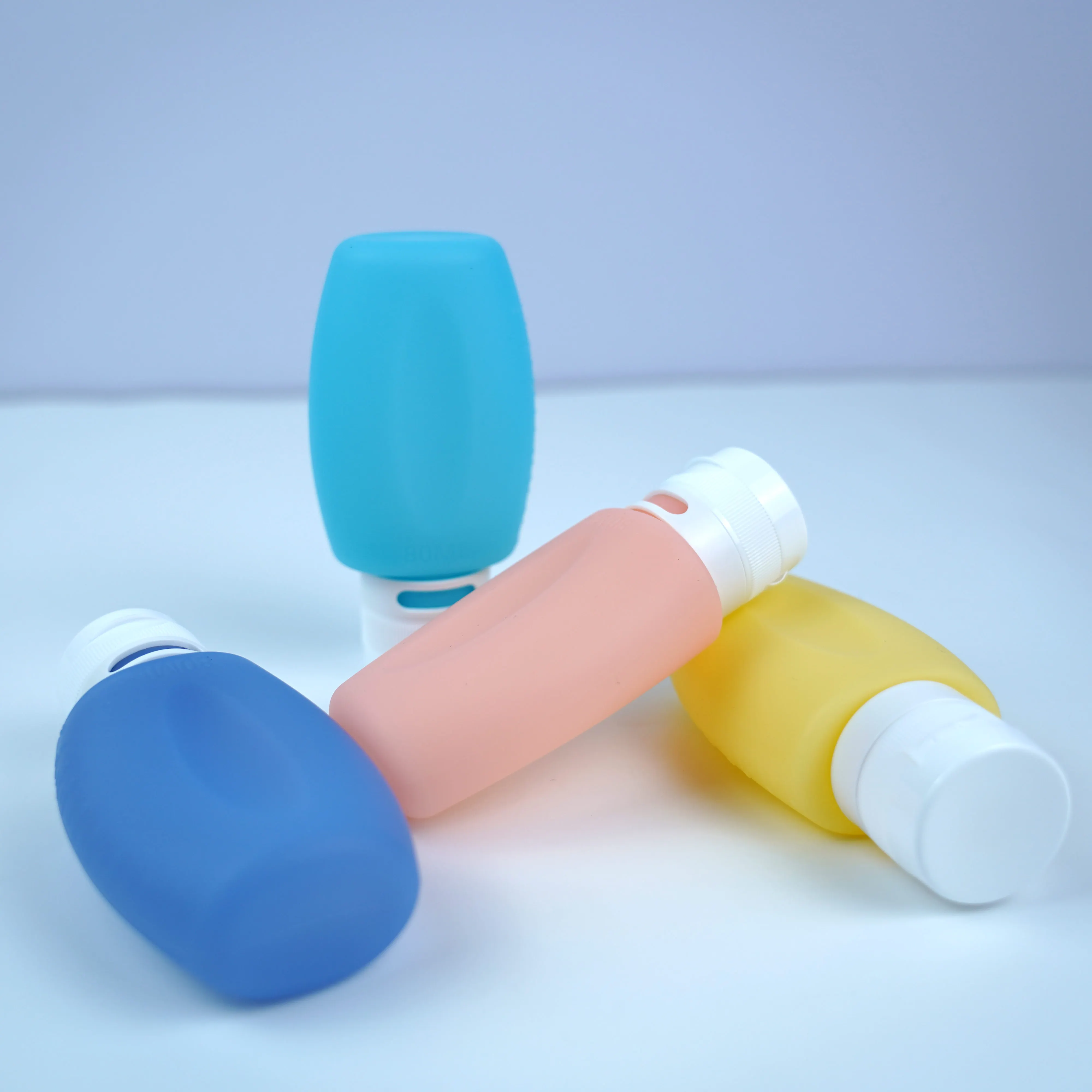 Wholesale Portable Cute Leak Proof Cosmetic Shampoo Travel Kit Silicone Travel Bottle Set