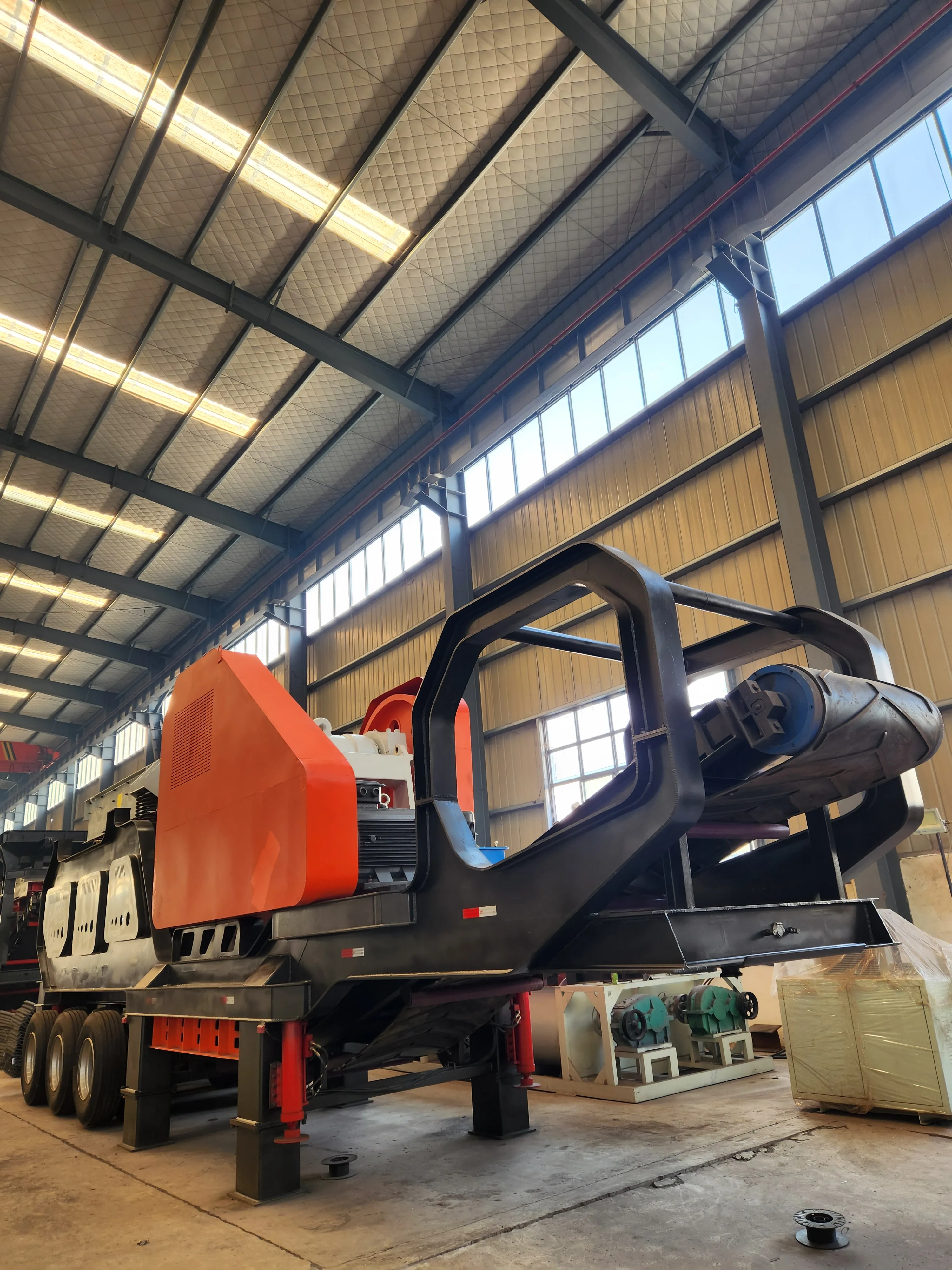 Large Crushing Plant Mine Mineral Energy Crusher Dependable Production High Production Efficiency Crawler Crusher