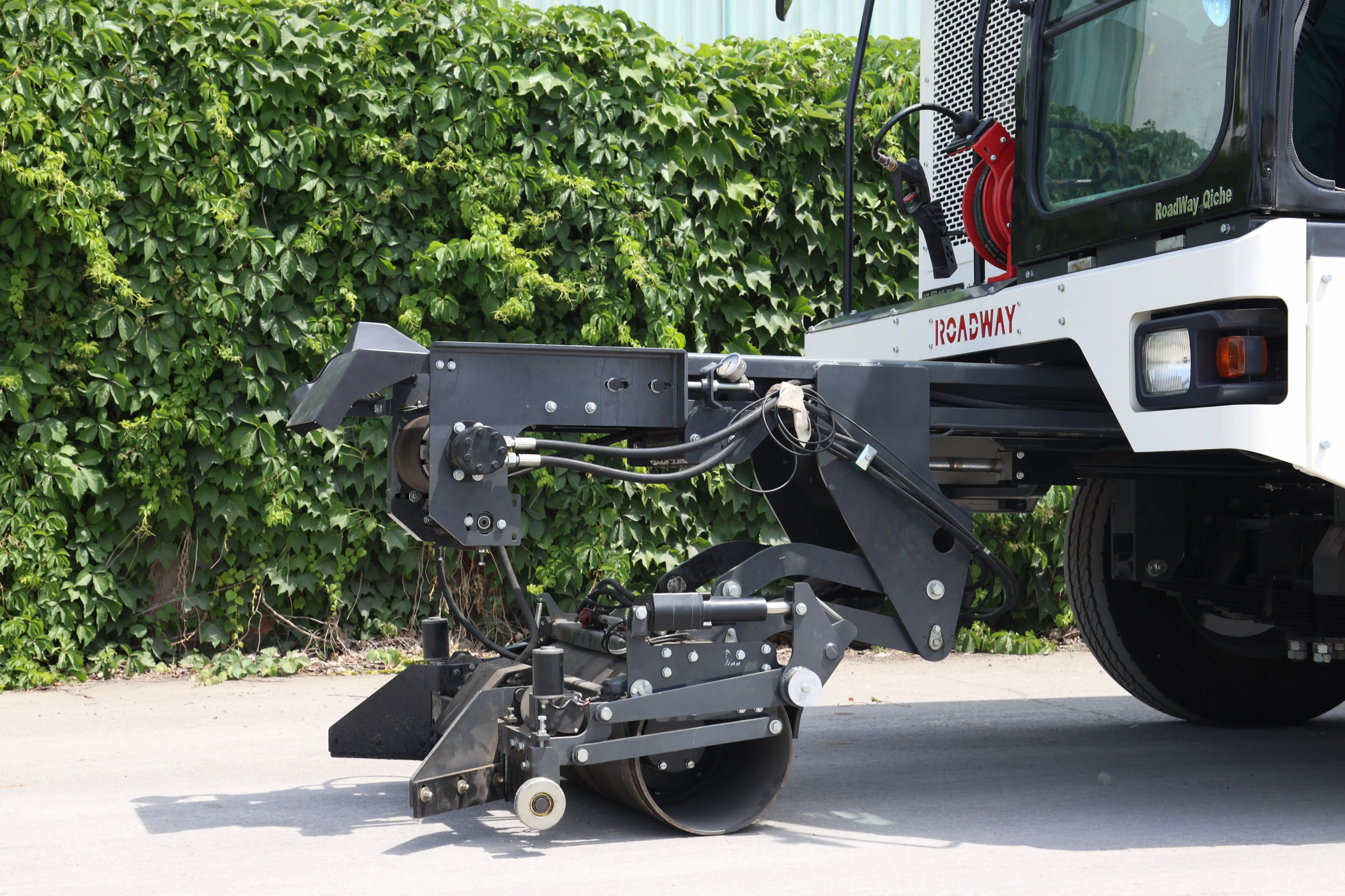 Multi-Functional Road Pothole Patcher Truck With Good Service
