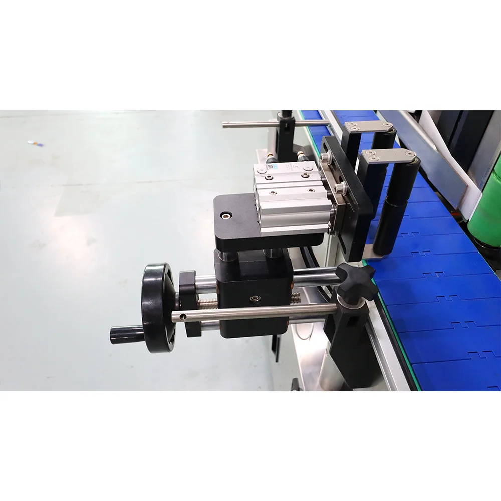 Round Roll Shipping Packaging Kraft Paper Labels Round Tube Labeling Machine Automatic Labeling Machine For Round Bottle