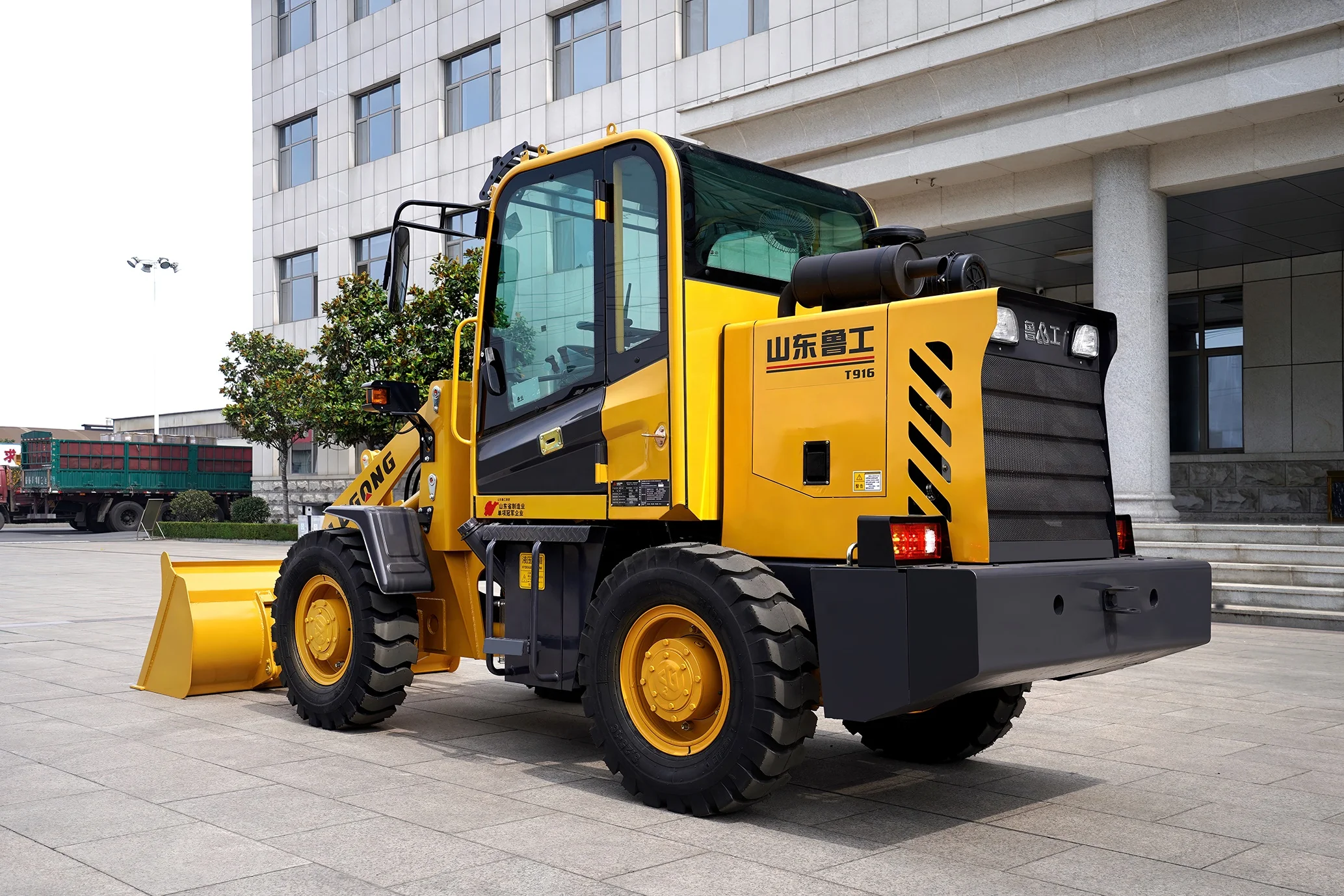LUGONG T916 Shandong design 4wd CE approved 600kg cheap price mini loaders front end shovel wheel loader
