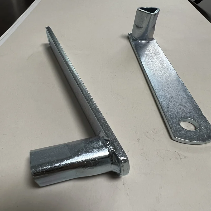 Multi Quality Factory Customized Flat Steel Galvanized Metal Triangular Key Welded Aluminium Bollard Key for Barrier Posts