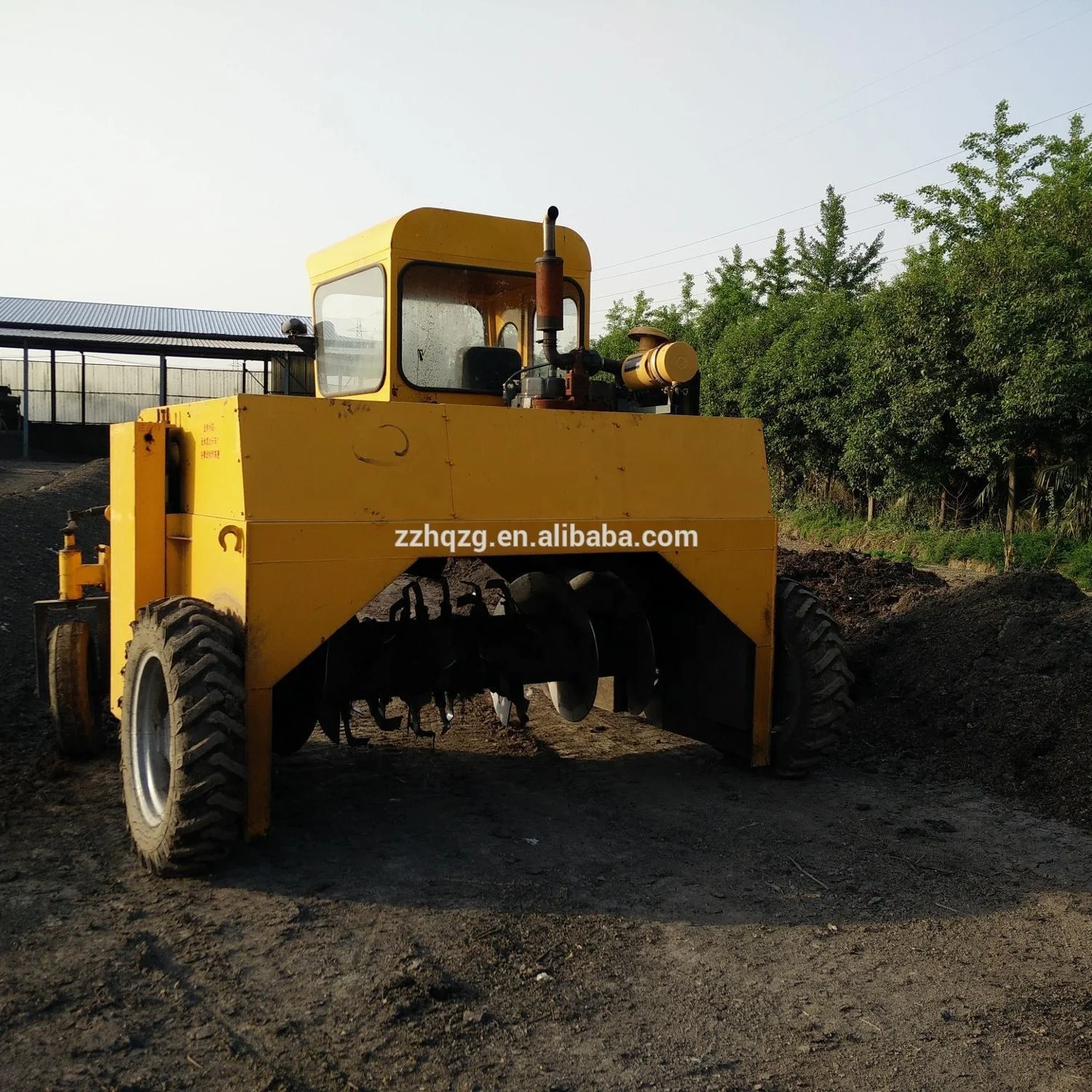 widely used crawler type turning machine for mushroom compost
