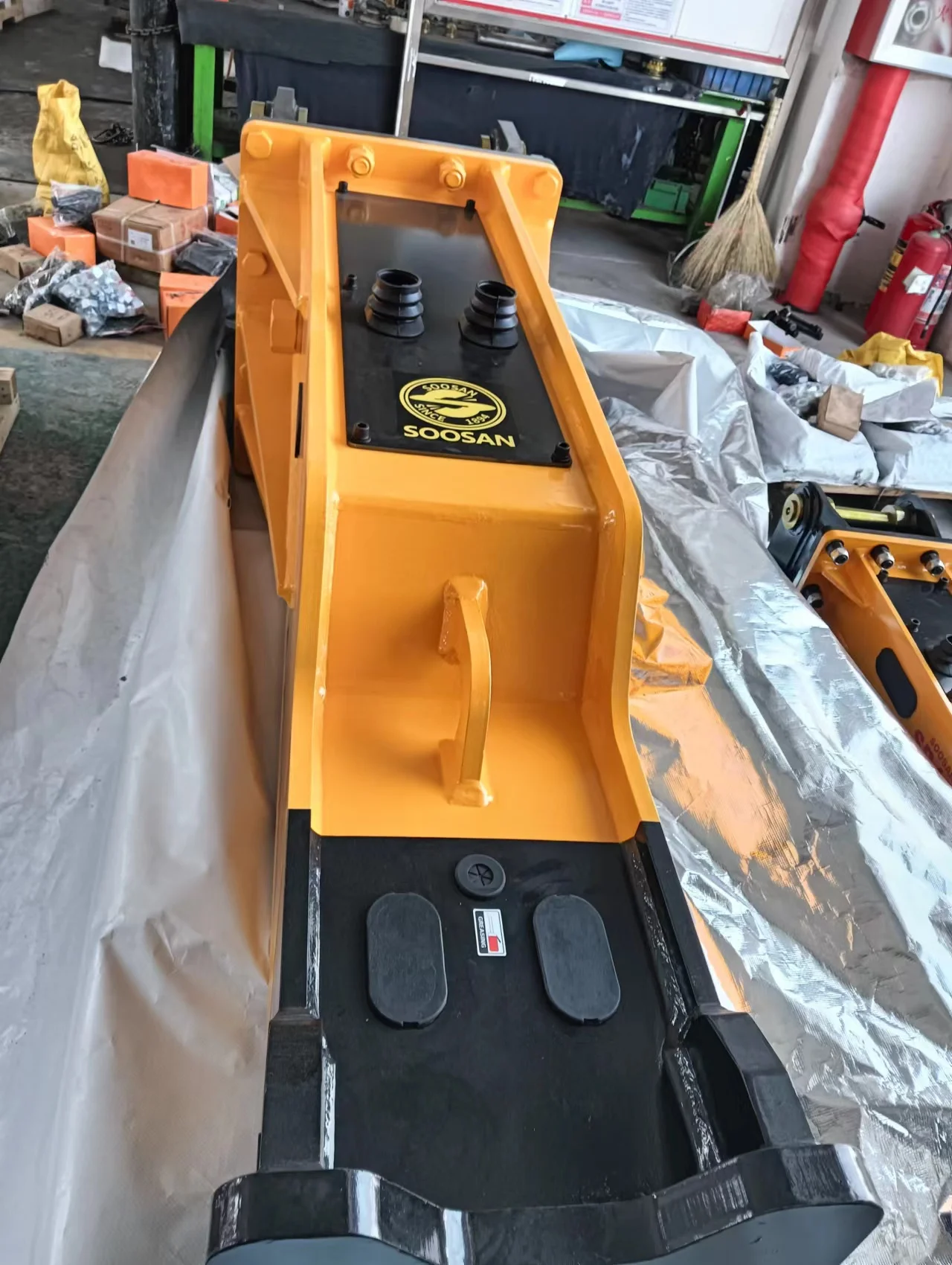 Construction Machinery Rock Demolition Breaker Silence Type SB121 Hydraulic New Box Core Chisel Hammer