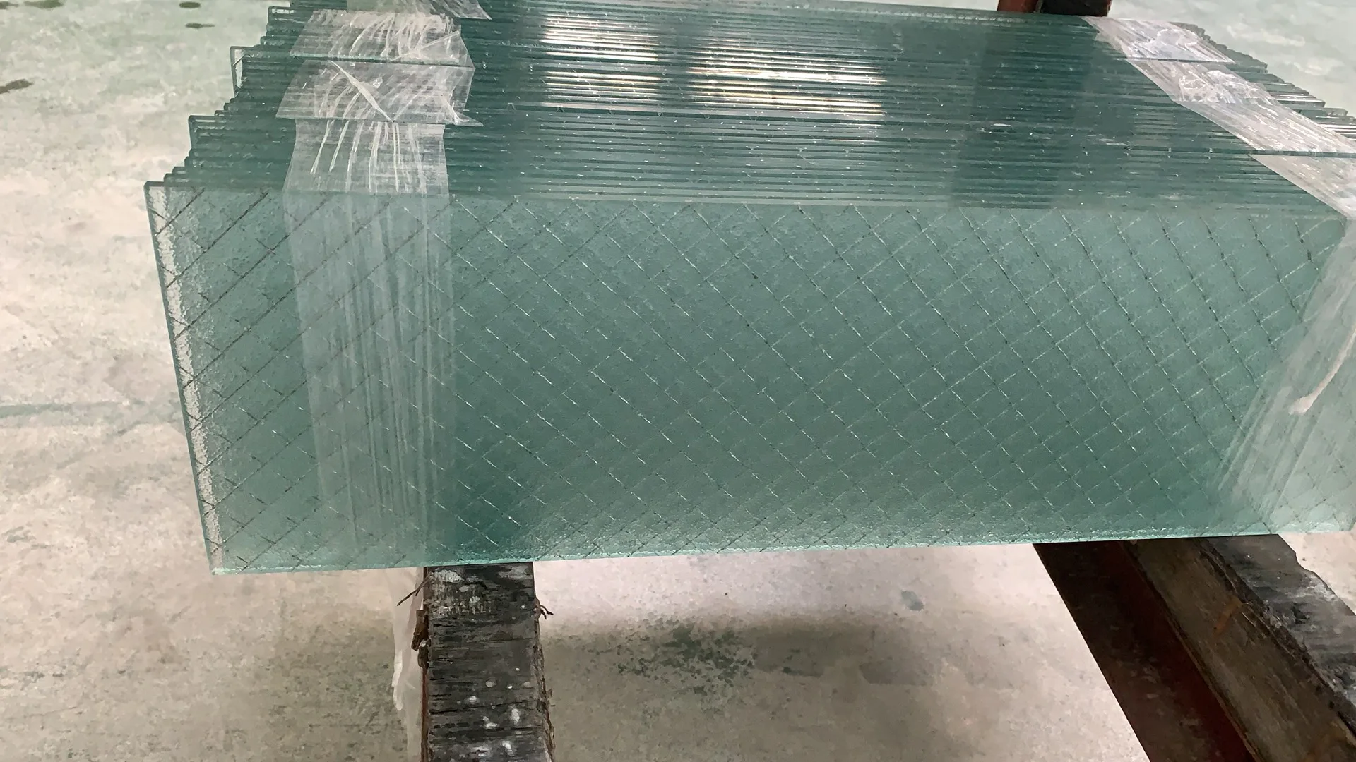 Factory Supply Safety Laminated Wire Mesh Glass for Internal and External Building Walls
