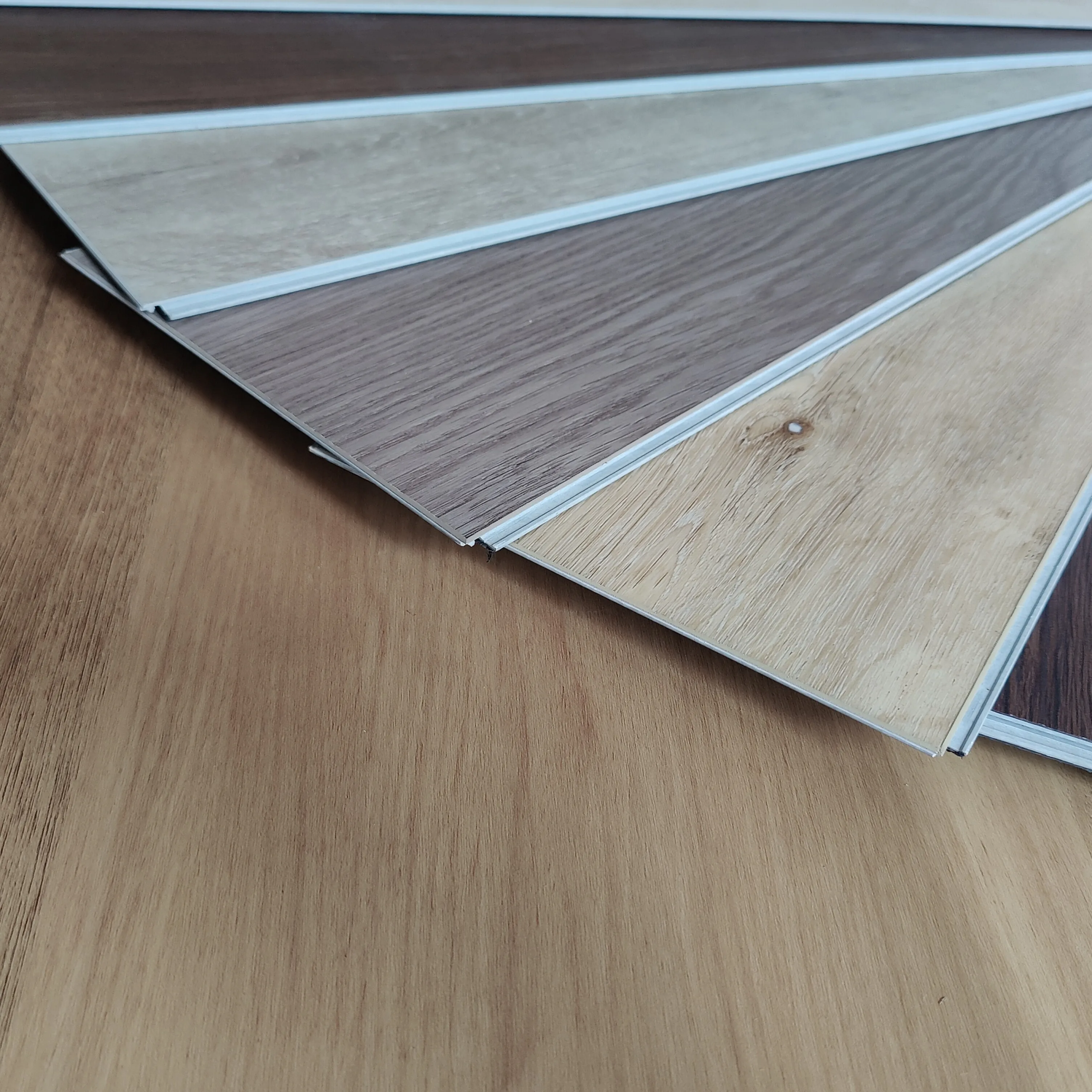 Factory wholesale Indoor Waterproof SPC Interlocking Wood Style Vinyl Plank Flooring Click Lock Parquet Tiles