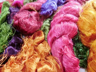 banana silk thrums in white undyed qualities suitable for spinning for yarn and fibre stores