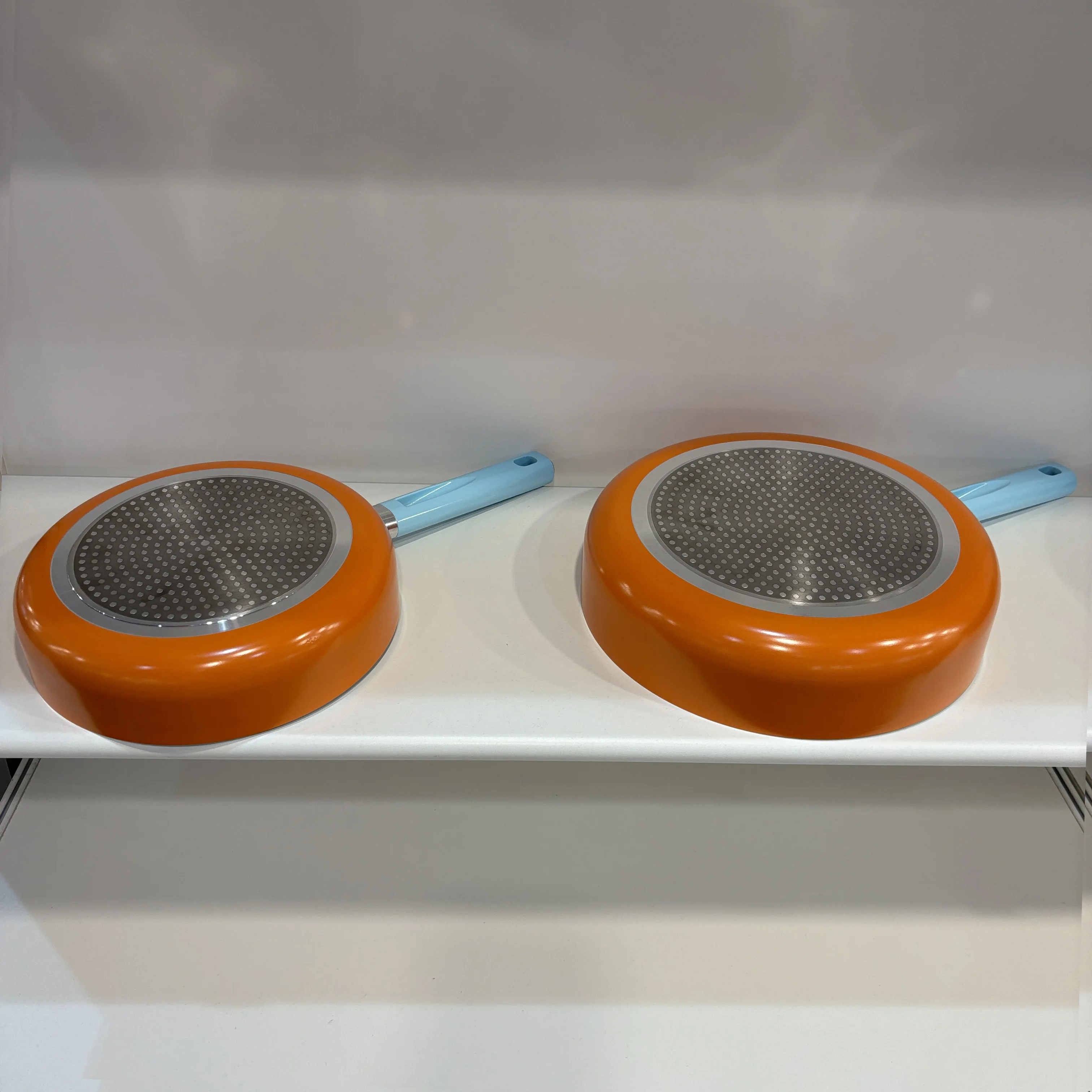 easy and fast cleaning  Non-stick Aluminum 24x6cm deep fry pan with  s s handle