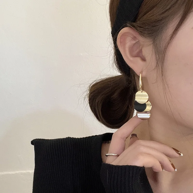 SC Women Retro Hong KONG Style Mixed Color Coin Drop Earrings Luxury Long Metal Disc Tassel Earrings For Party Engagement