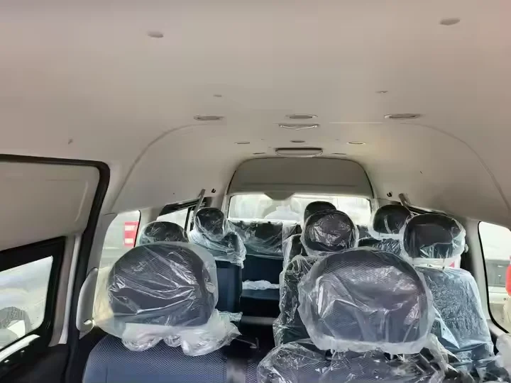 Hot Selling Foton View CS2 17 Seats Gasoline Passenger Mini Van Bus Euro 6