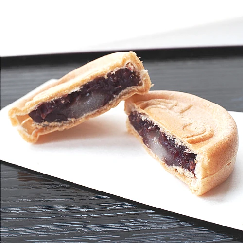 Popular Traditional Japanese Snack Red Bean Paste Dorayaki