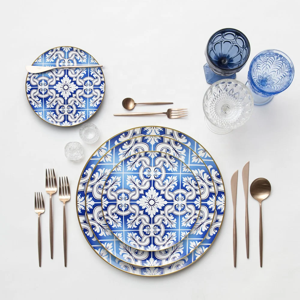 Wholesale gold rim bone china charger plates blue and white wedding design dinnerware sets