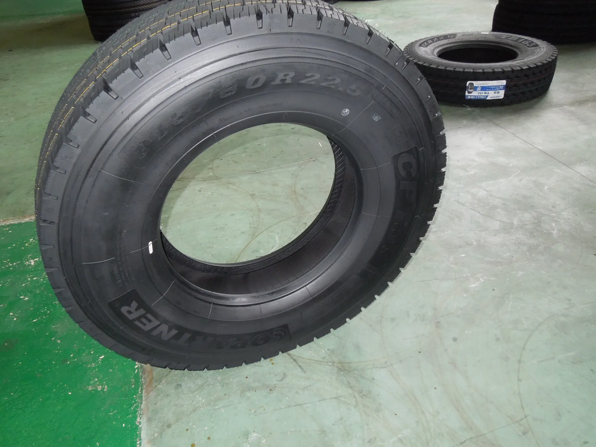  Китайская шина Зимняя серия 315/80R22.5 радиальная