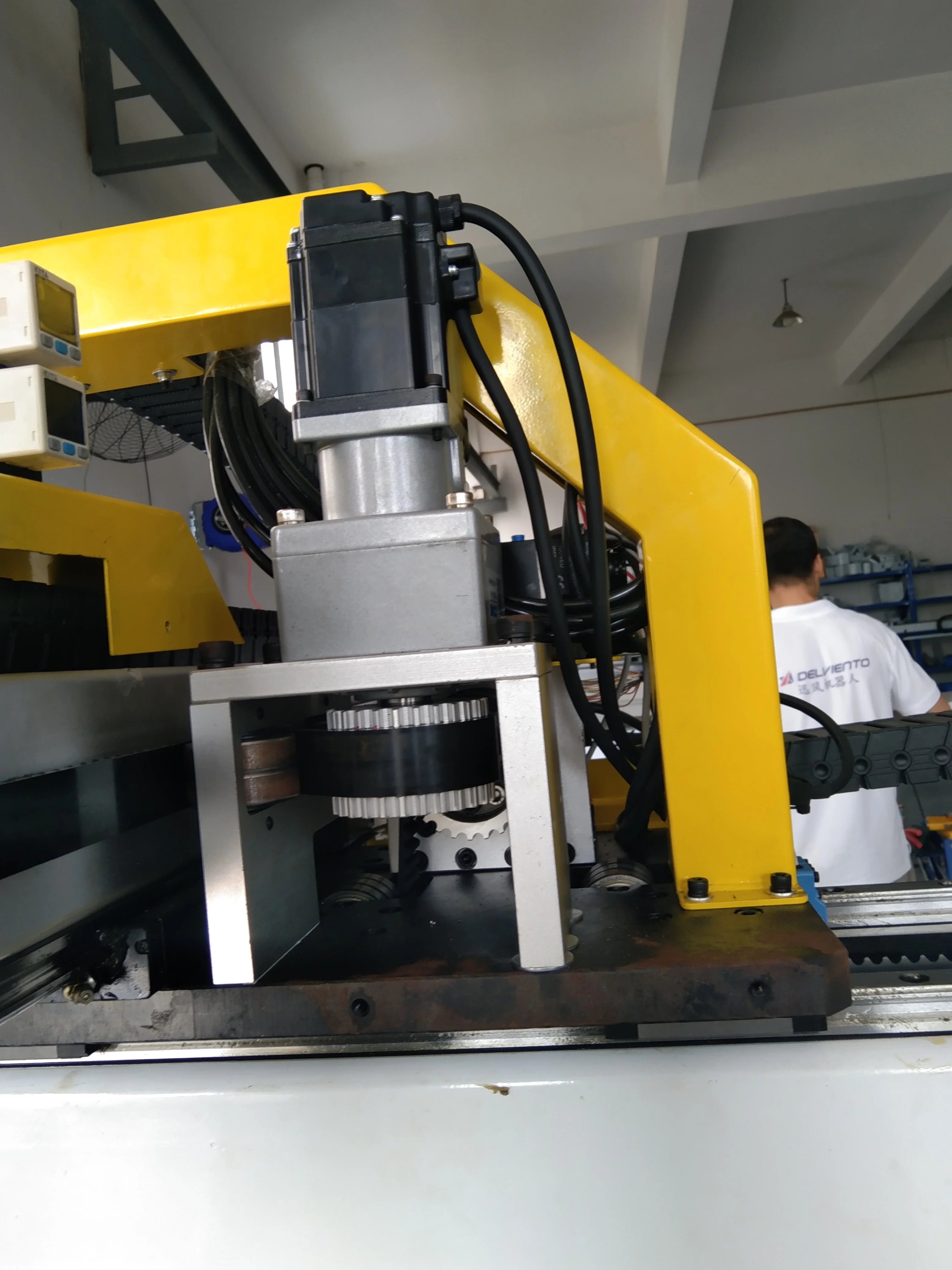 Manufacturers Gripper Pick And Place Robot Arm Injection Moulding Machine Robot Arm