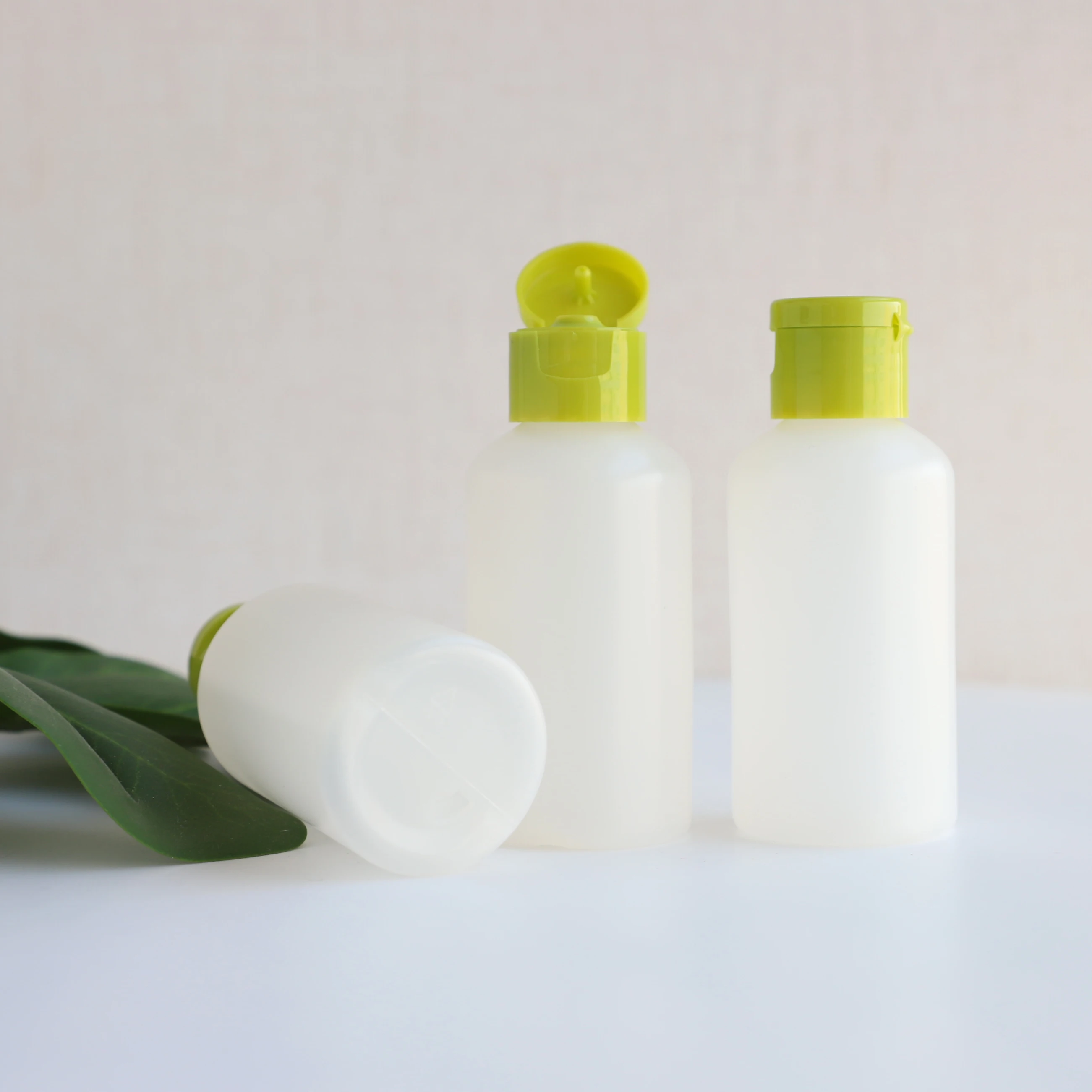 Hot Selling Custom Cosmetic Packing Biodegradable Plastic HDPE Toner Lotion Bottle