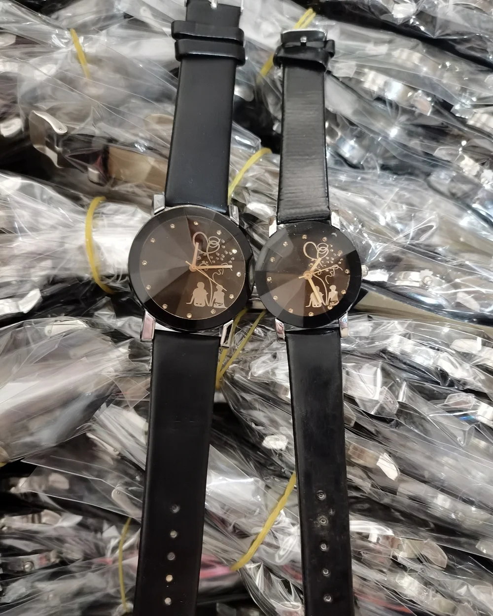 Wholesaler cheap cute pair watches for couples leather strap casual quartz romantic Electronic couple watches