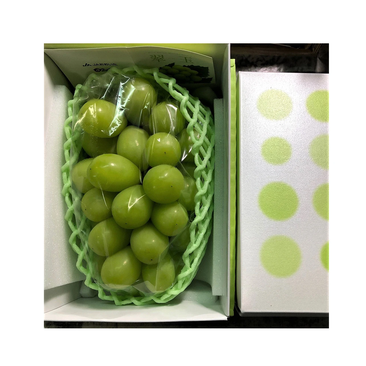 
Sweet natural healthy vitamin rich fresh grapes fruit for wholesale 