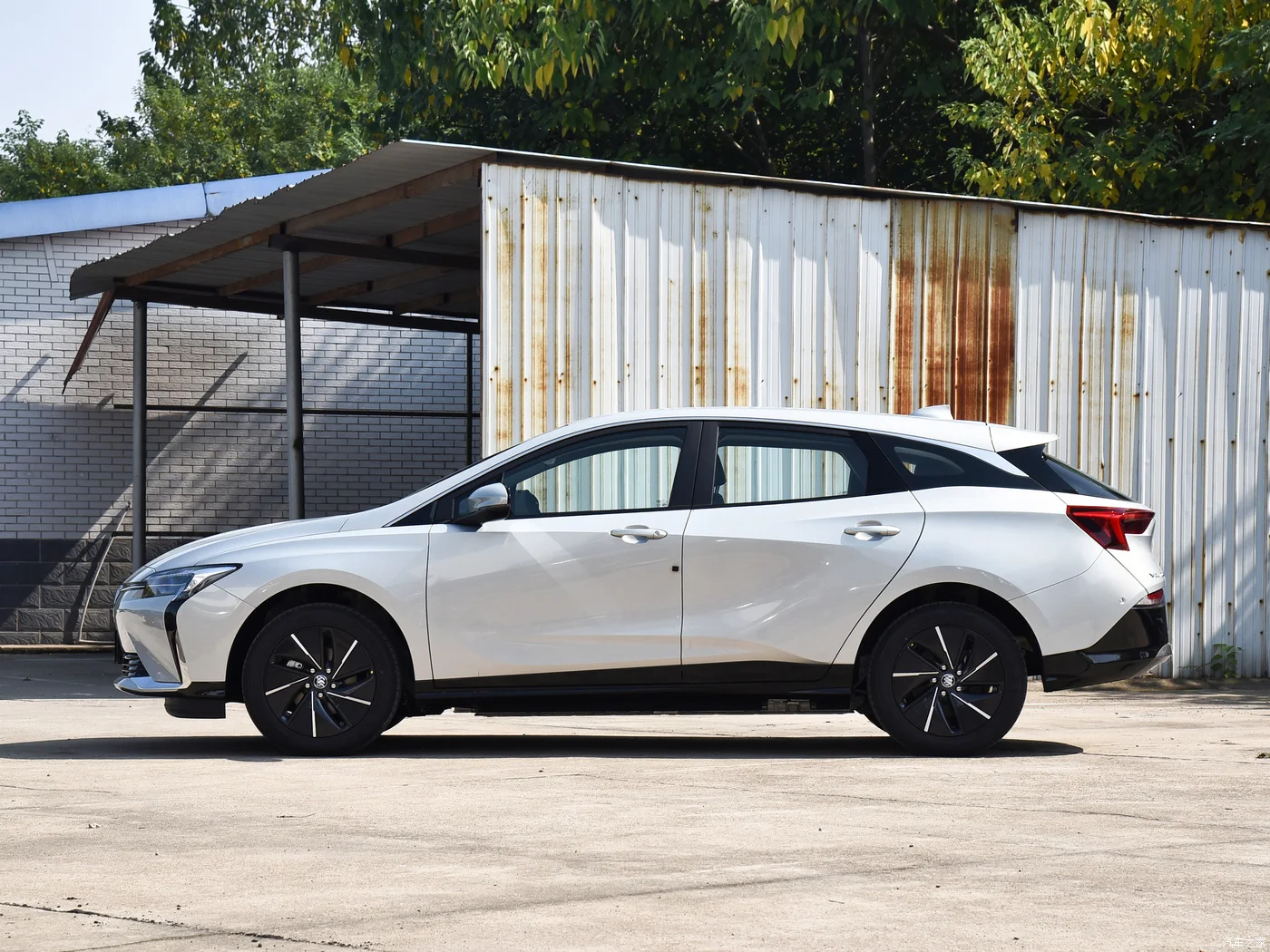 China The Most Popular New Energy Vehicle Cars Buick Velite 6 170km/h High Speed Electric Car On Sale