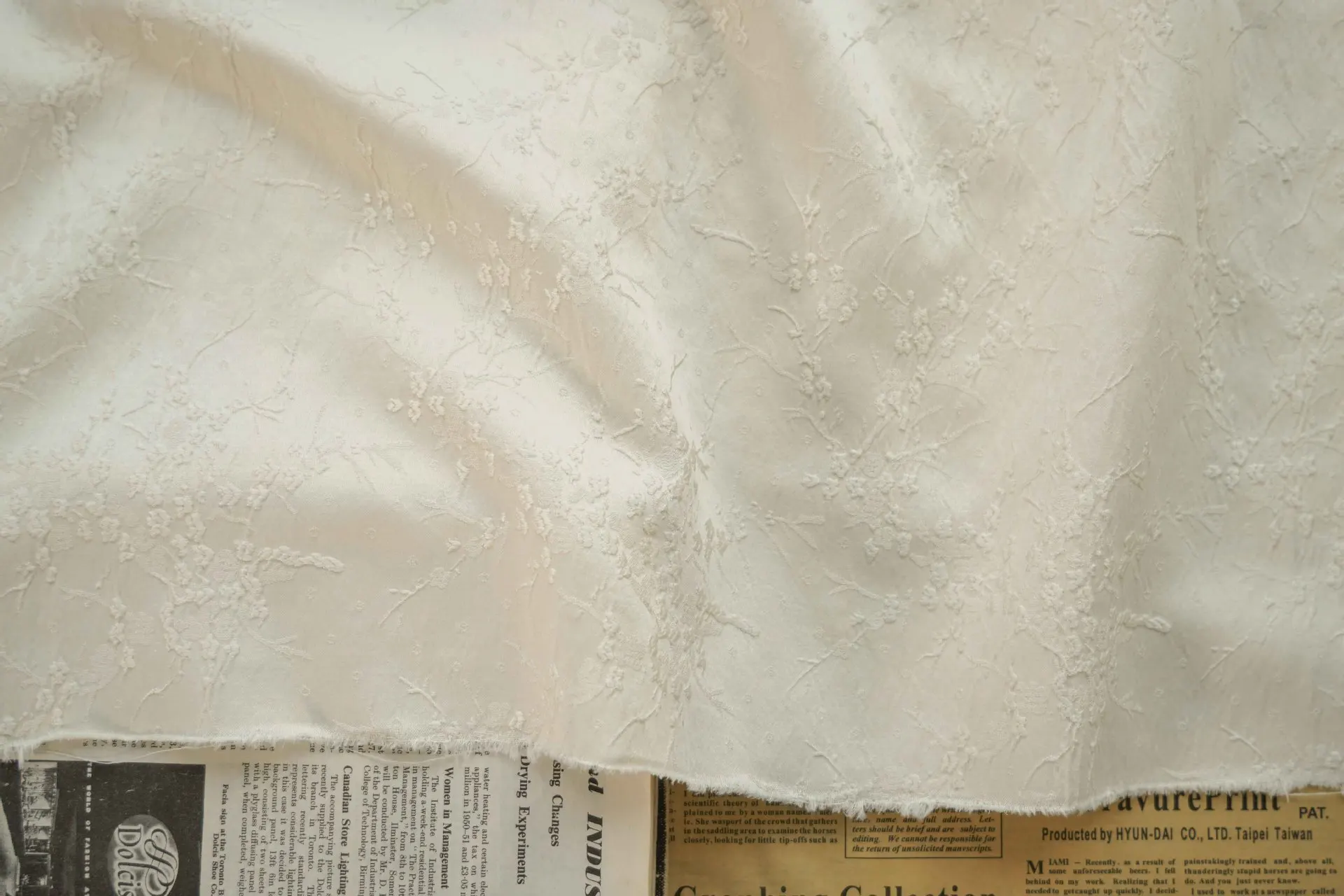 Italian Order Design Fashion Woven Jacquard Brocade Fabric for Dress Garment