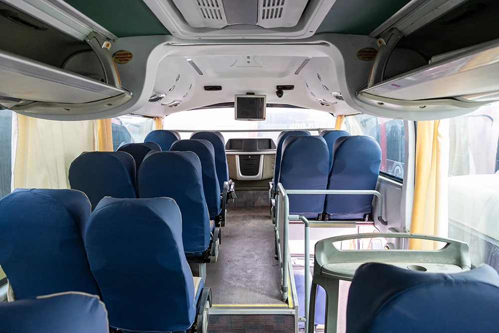 Cheap price 50 seats coach bus luxury used buses for sale Manual type used coaches bus sale