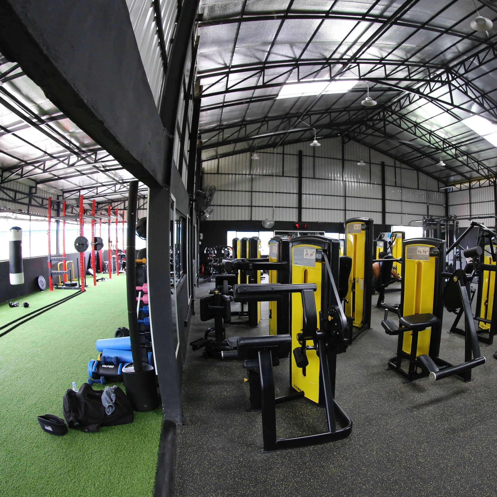 Durable longer using life non-toxic 15 mm thickness EPDM Colored gym floor rubber mat