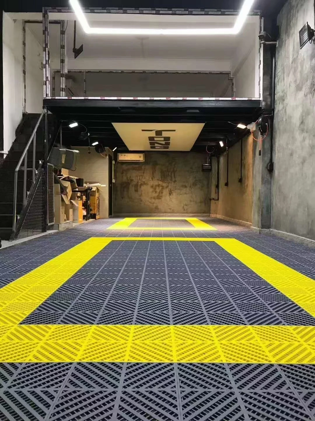 Direct factory high tensile strength plastic garage flooring tiles modular anti slip PP floor mat drain grate for car wash room