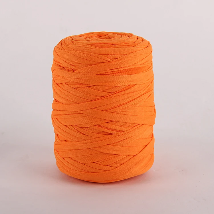 Ярко-оранжевая пряжа для вязания крючком