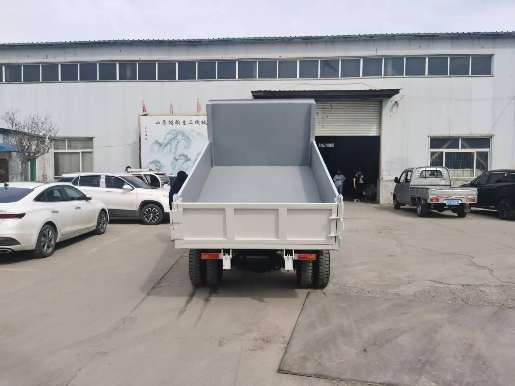 Transport Vehicle with Core Components Gearbox Bearing Motor for Engineering Machinery Mining Construction