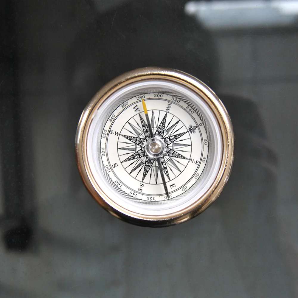 Portable Antique Aluminum Pocket Compass Golden Qibla with OEM Packing Services for Outdoor Usage