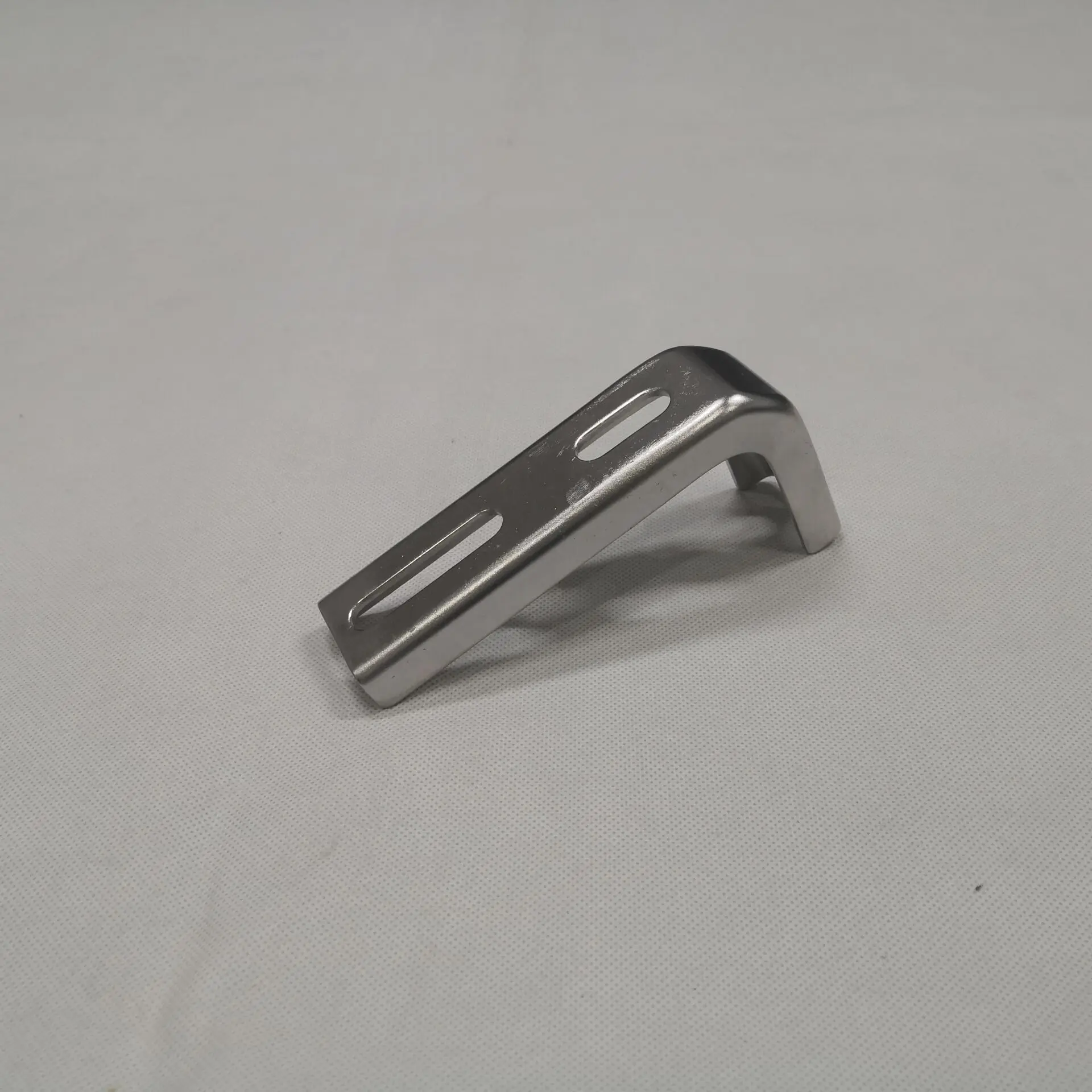
SS BRACKET N802A WITHOUT KNOB LIP L SHAPE PARTS STAINLESS STEEL AISI304 for conveyor 