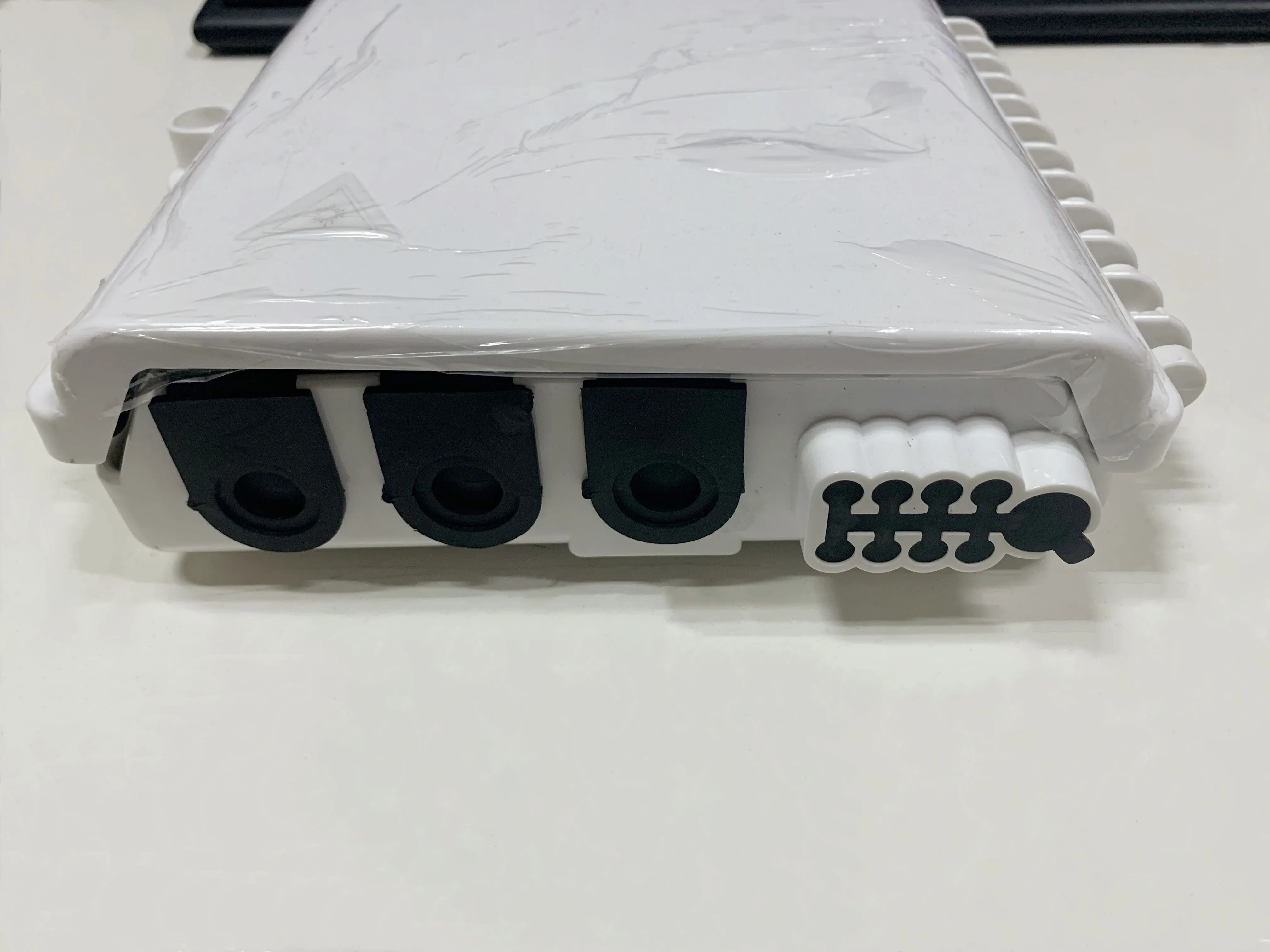 FTTH ODP/ODB/FDB/NAP Optical Distribution Box ABS SC FC Fiber Optik Box 16 8 Core 16c 1:8 White 2 in 8 Out Black or White or OEM