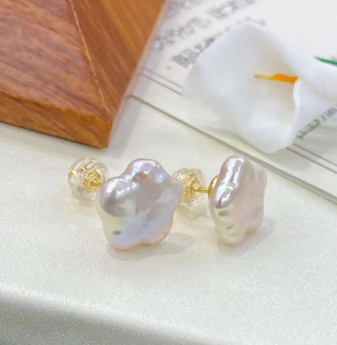 Hot selling S925 sterling silver earrings, new natural freshwater Baroque shaped plum blossom pearl stud earrings