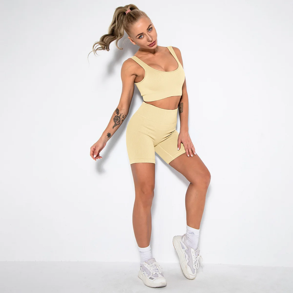 2022 Fitness Yoga Biker Shorts Sports Suits Workout Cloths Girls Home Workout Women Wholesale Gym Outfits for Women