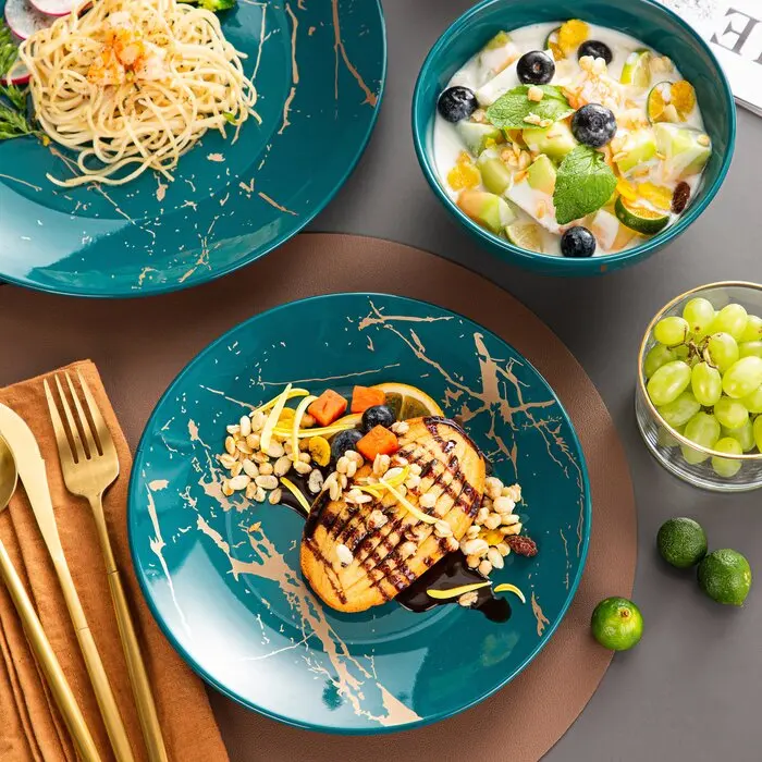 Wholesale european unique decal luxury wedding restaurant dinner plate set custom ceramic dinnerware set