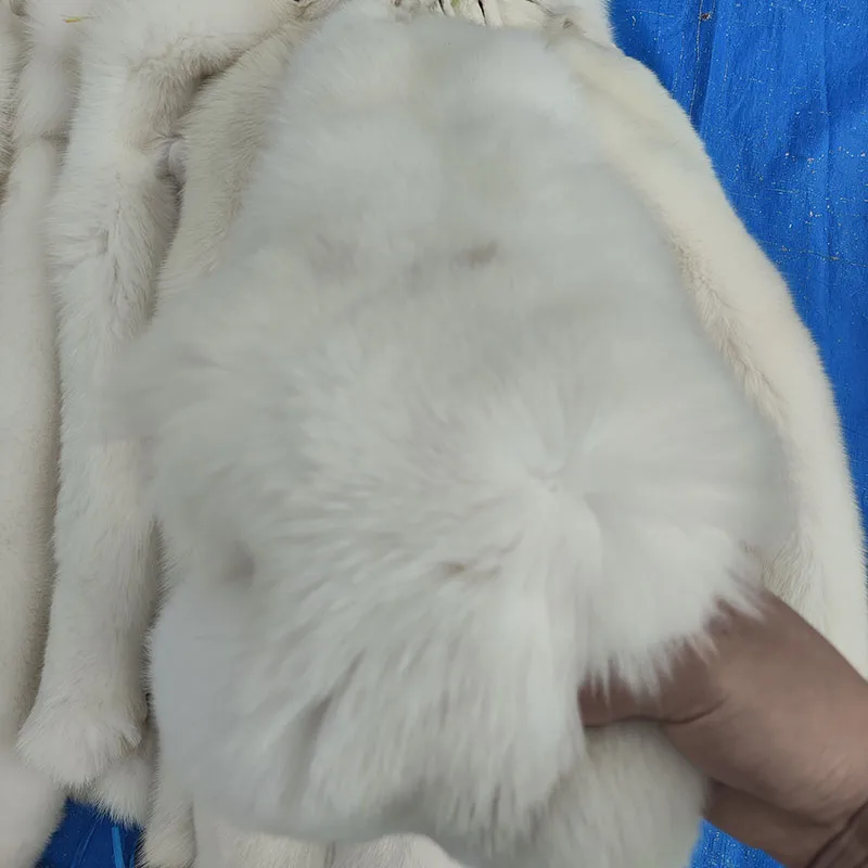 Меховые шкуры из натуральной белой лисы