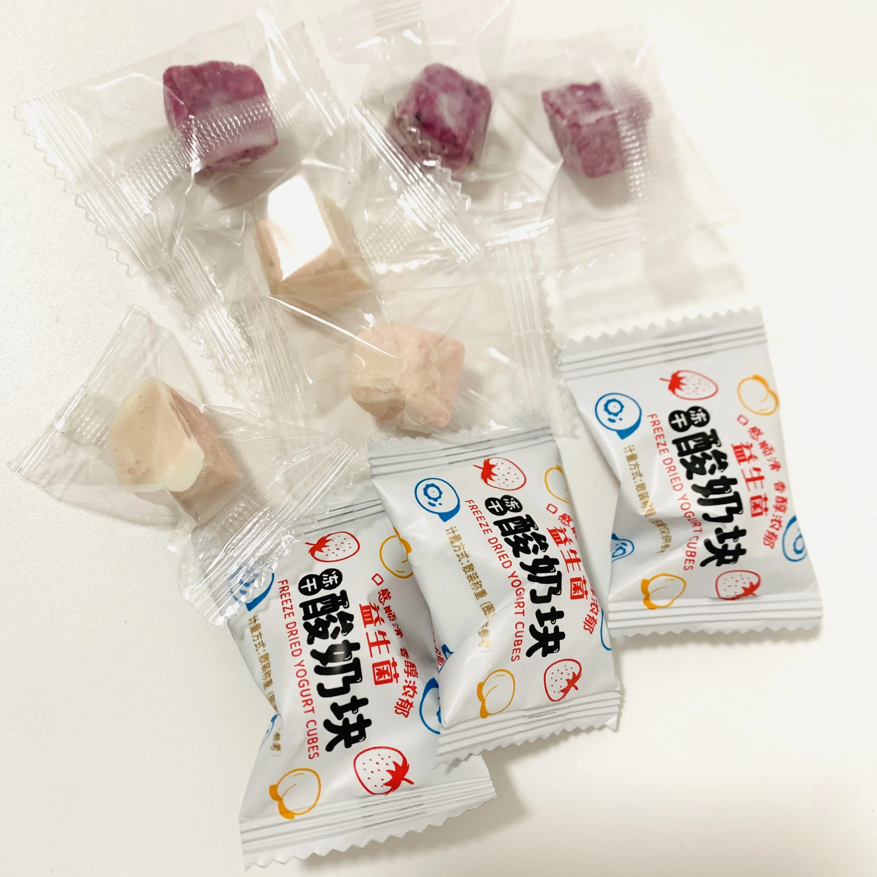 Factory Supply Individually Wrapped Chocolate Coated Peach Strawberry Freeze Dried Yogurt Cubes Yummy Crisp Candy Snack