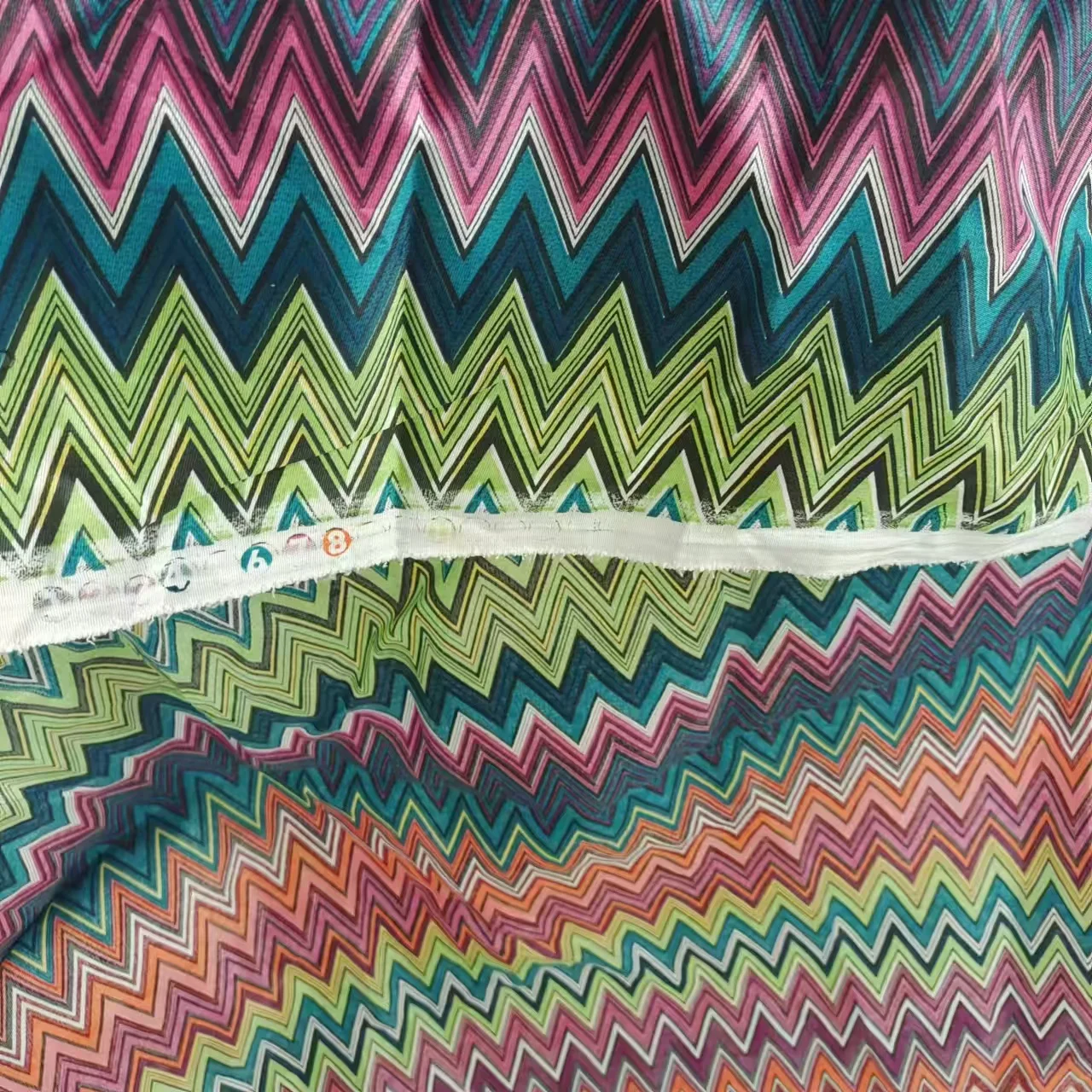 Custom made disperse printed polyester peach skin fabric microfiber polyester cartoon bedsheet fabric