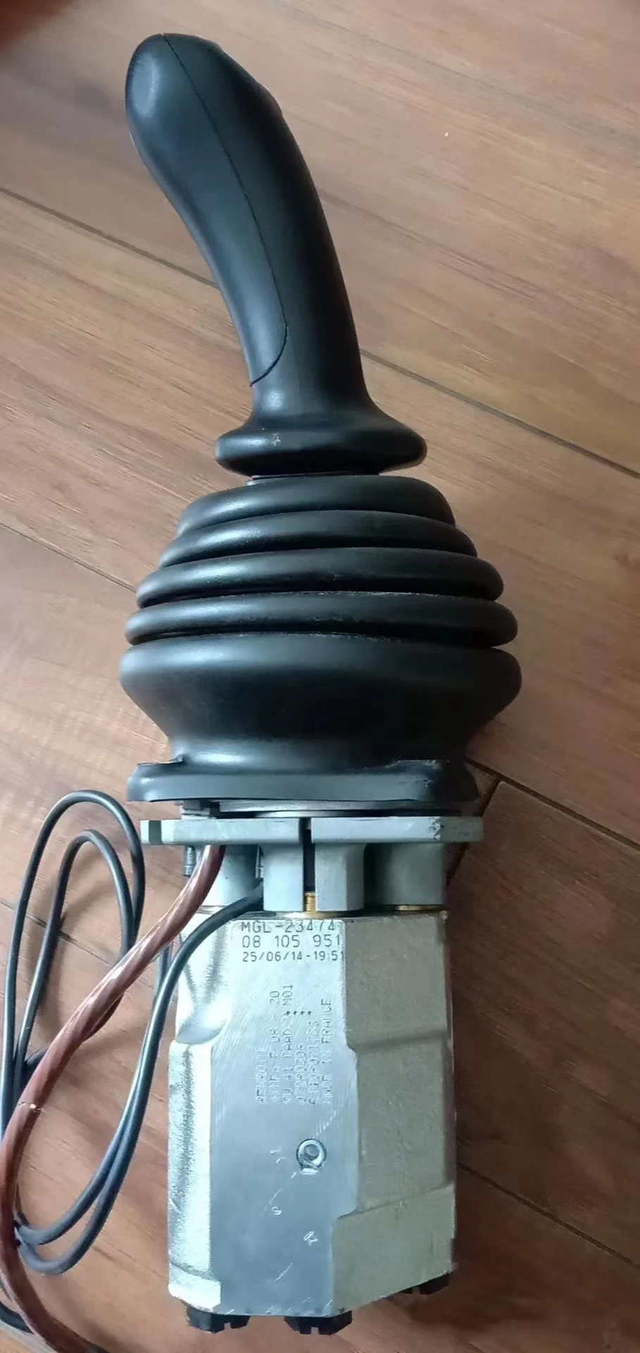 Excavator Left Right Joystick Handle Hydraulic Joystick Control Pilot Valve For SK PC CAT Excavator