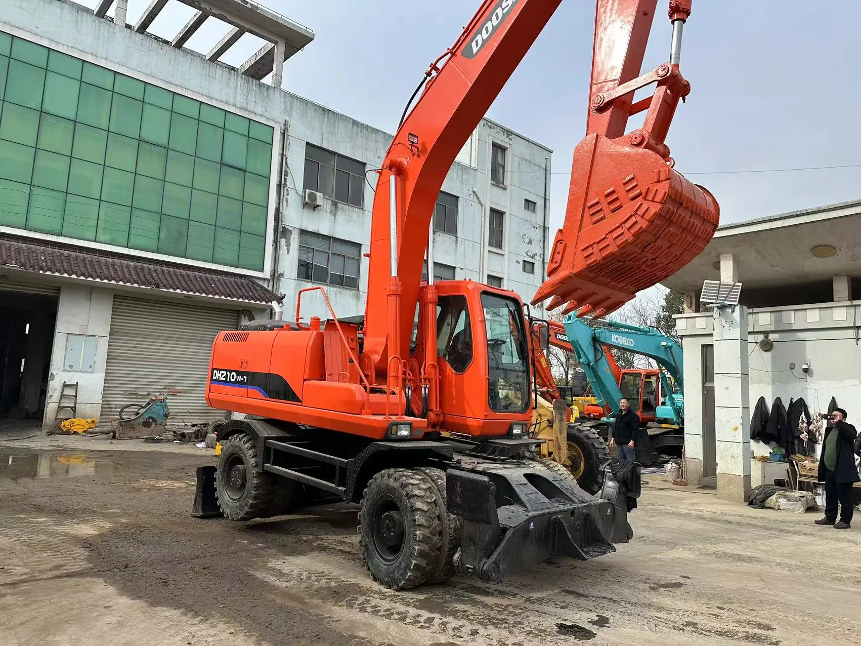 21 тонный использованный DOOSAN DH210W-7 DH215-7 DH215-9 колесный экскаватор с передовыми интеллектуальными технологиями управления