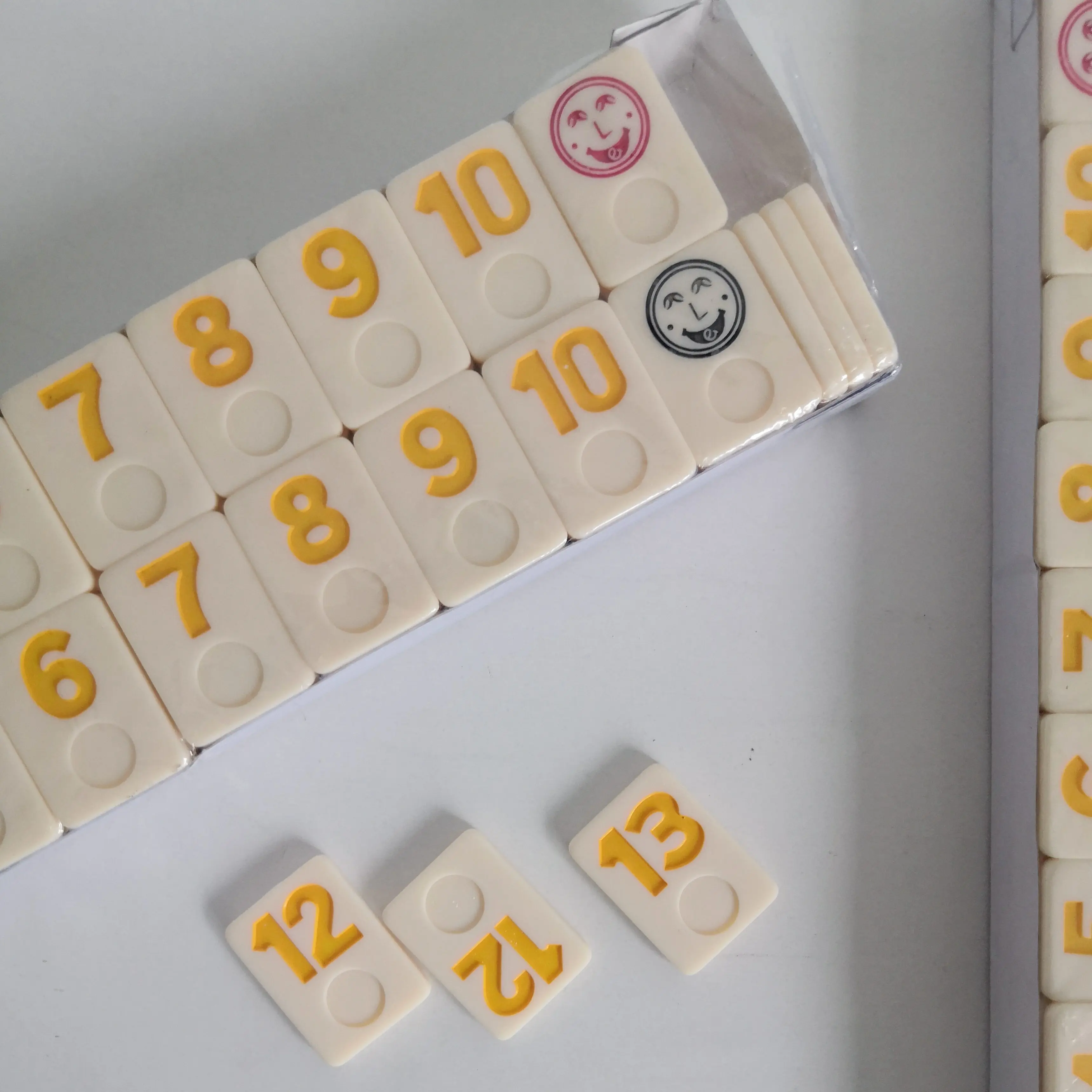 The melamine rummy in the paper box