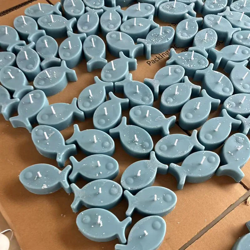 New design minnow shape high quality paraffin wax and soy wax mixed candles burning smokeless scented  candles