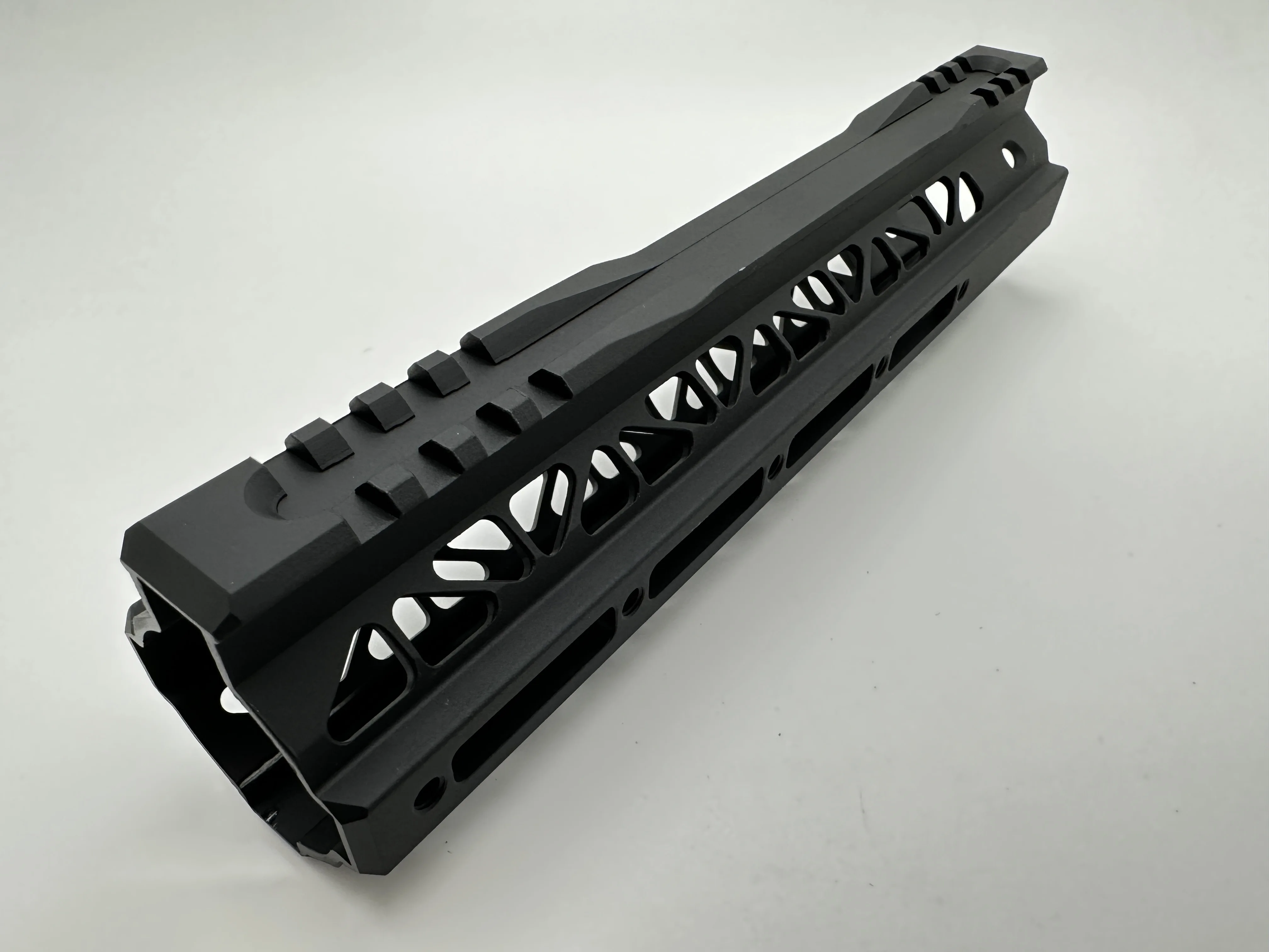 Taiwan Manufacturer Customized Aluminum Alloy Parts CNC Machining Tactical Aluminum Hand Guard For Wholesale