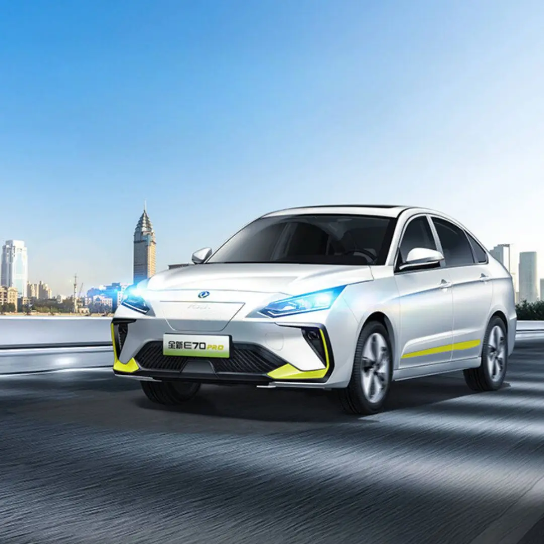 Раскрывая эффективность: Dongfeng E70 и будущее технологии EV для подержанного автомобиля