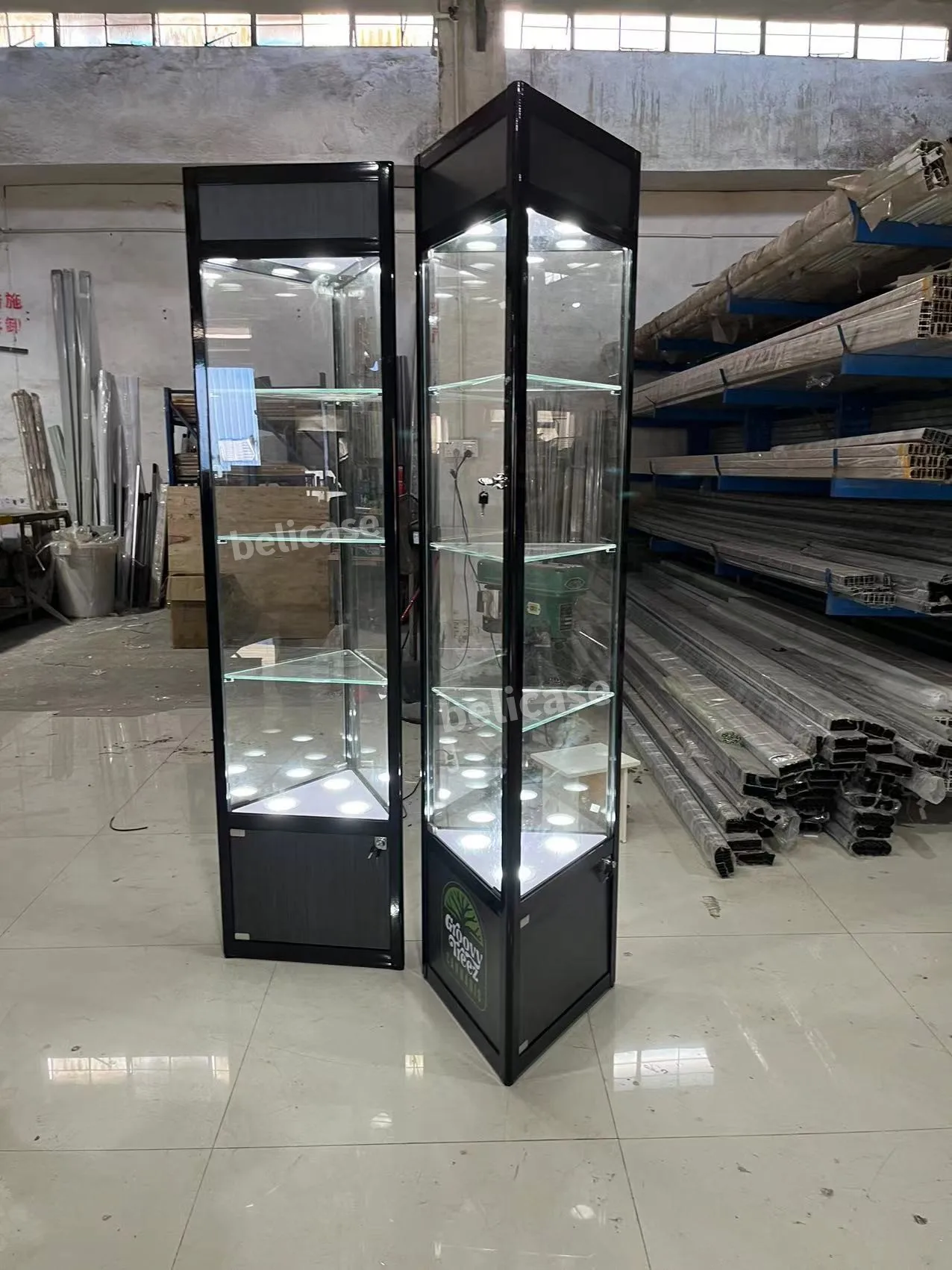 Cheap Boutique Jewelry Watch Shop Furniture Glass Cabinet with Led lights Smoke Shop Aluminum Frame Glass Corner Showcase