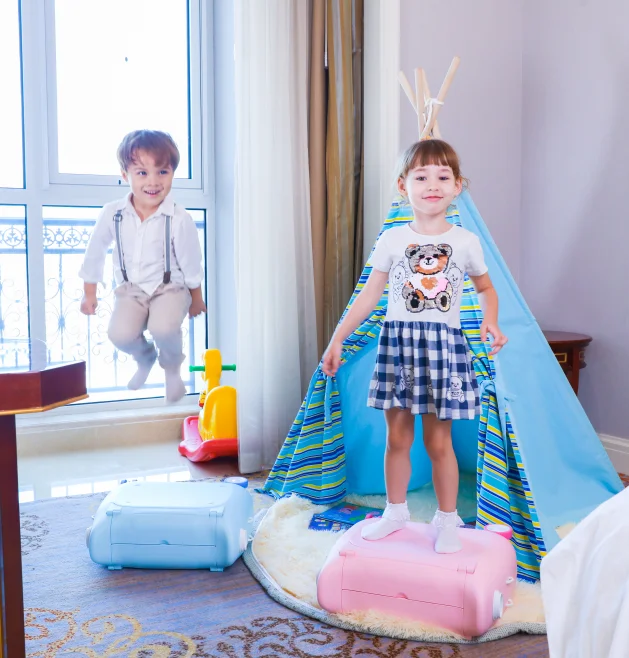 PP Classic and fashion Cute Kids Scooter Suitcase Bag Children Carry on Cabin Travel Rolling Luggage on Wheels Children Gift Box