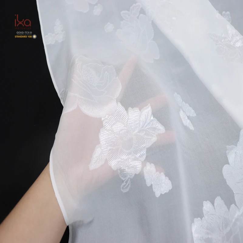 2024 Chinese Luxury White Floral Stock Custom Cotton Silk Cut Flower Jacquard Fabric for Dresses