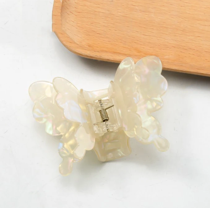 Sweet and cute butterfly hairclaw