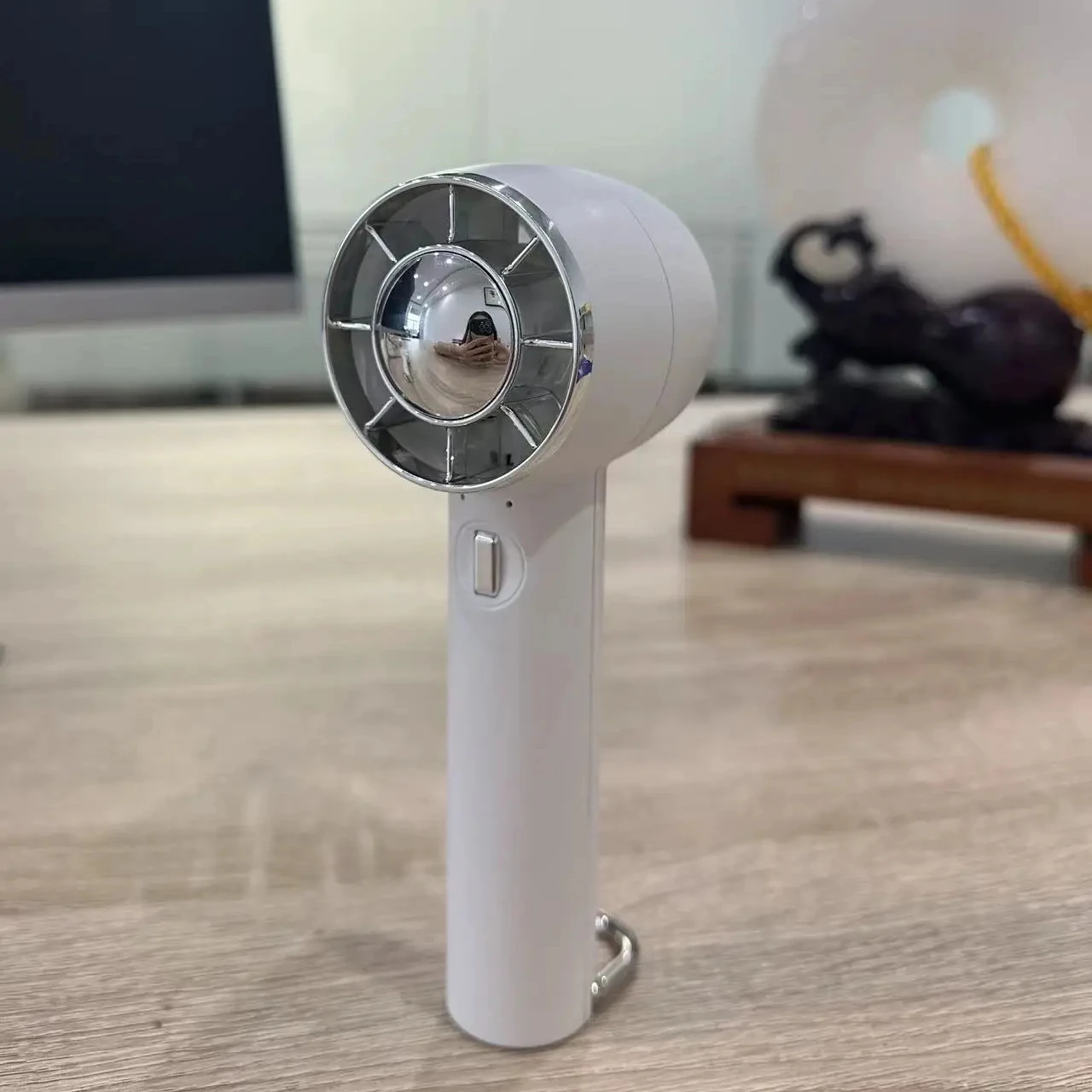 Shenzhen Factory hot sell Cold Compress bldc Fan Ice Cooling mini portable & wearable fans Handheld Fan with Hook