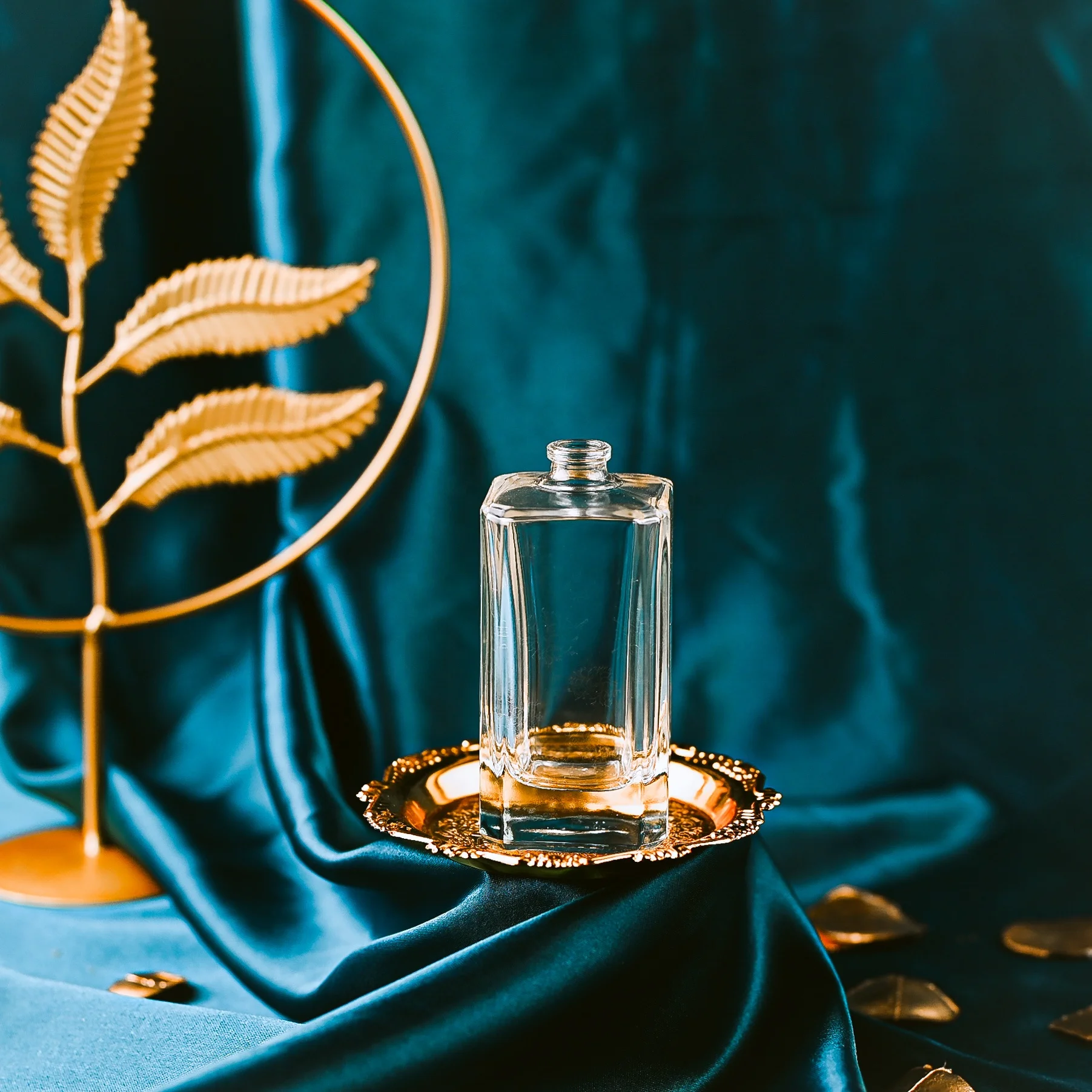 Factory Price Square Spray Glass Perfume Bottle 70ml Empty Diffuser Perfume Bottle For Cosmetic Packaging